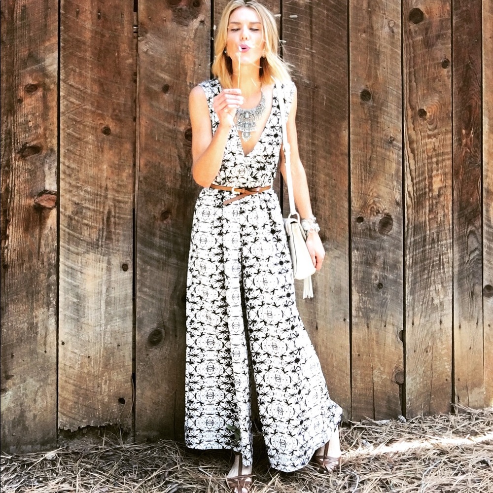 Blue and White Wideleg Jumpsuit w/ cute back! - M